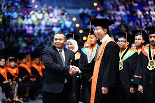 766 Mahasiswa Poltekpos Diwisuda, 102 Lulusan Poltekpos sudah bekerja sebelum wisuda dan 43 Orang lulusan diserahkan kepada PT Pos Indonesia