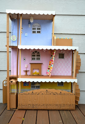 http://www.ikatbag.com/2012/04/cardboard-barbie-house.html