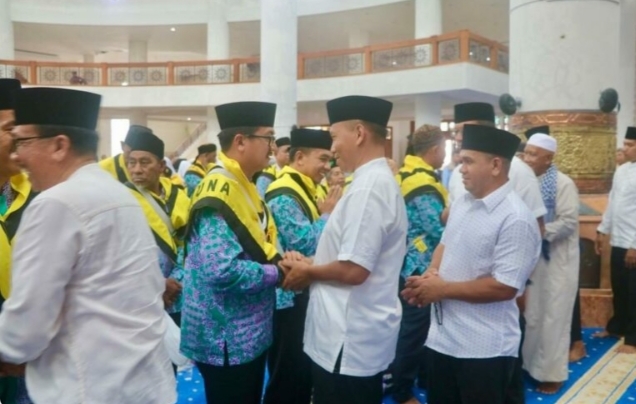 Bupati Lepas Keberangkatan 100 Calon Jemaah Haji Asal Kabupaten Natuna