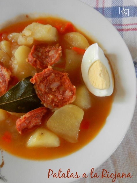 "Patatas a la riojana o patatas con chorizo"