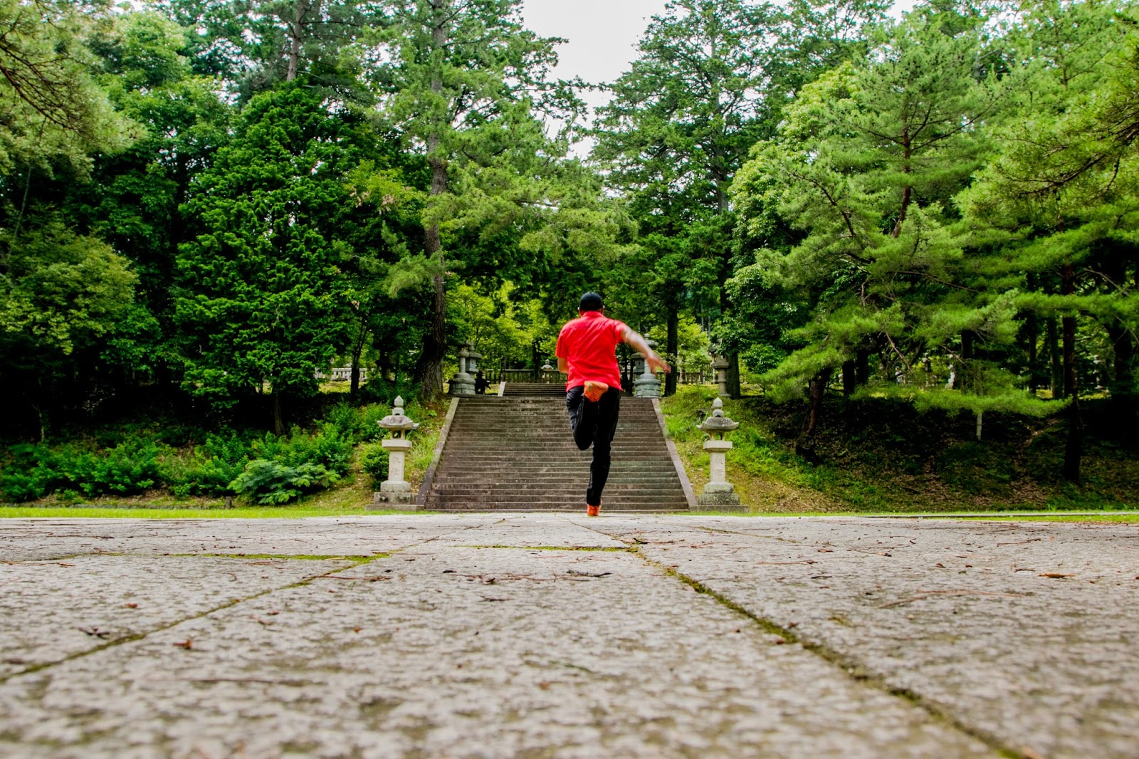 Run撮り Running From Camera 634 山口市 香山公園毛利家墓所前 うぐいす張りの石畳