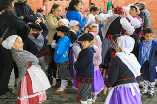 Alarde infantil de danzas de las fiestas de Beurko Bagatza