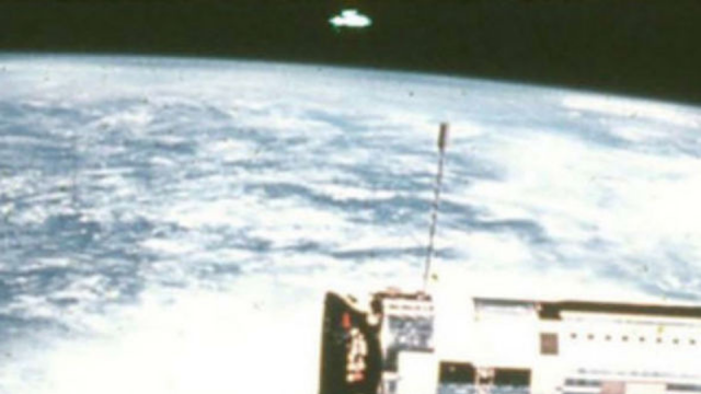 The photo that Donna Hare claims has a UFO in it.