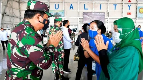 Bertemu Keluarga Prajurit Nanggala-402, Jokowi Janji Buatkan Rumah