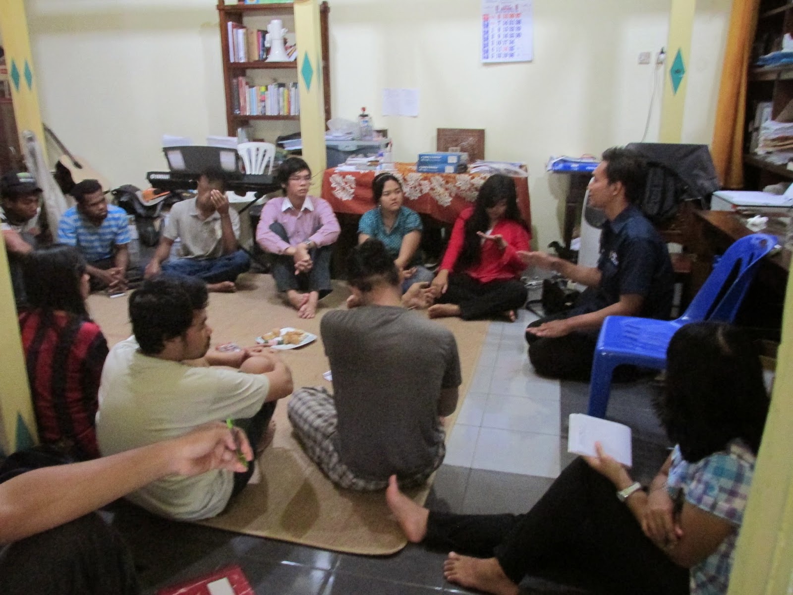 maka pada Sabtu 12 April 2014 Stube HEMAT Yogyakarta bersama belasan mahasiswa dari berbagai kampus lintas jurusan saling belajar mengenai