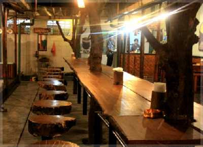 konsep warung kopi pinggir jalan