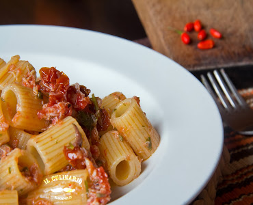 Pasta con sugo al baccalà