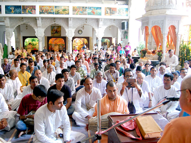 Devotees Respectfully Hear and Learn from Senior Devotees