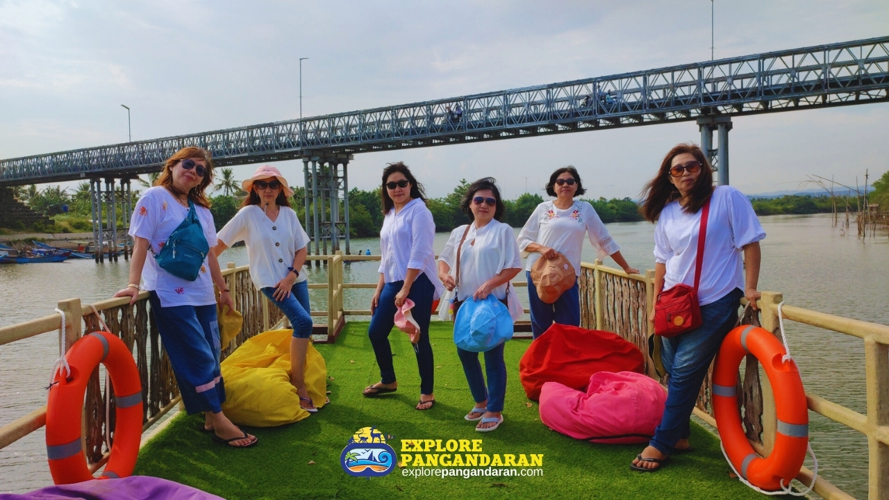 paket wisata jelajah perahu sungai cijulang ke laguna Pangandaran