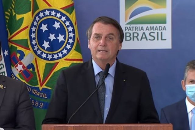 O presidente Jair Bolsonaro afirmou nesta sexta-feira (9) que o Ministério da Educação vai dar um parecer favorável à reabertura das escolas em todo o Brasil.