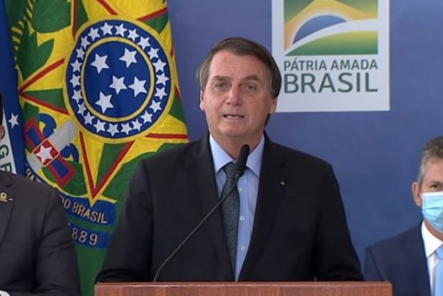 Governo vai dar parecer favorável à reabertura das escolas no país, diz Bolsonaro