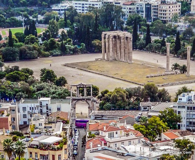 Templo de Zeus Olímpico visto da Acrópole de Atenas