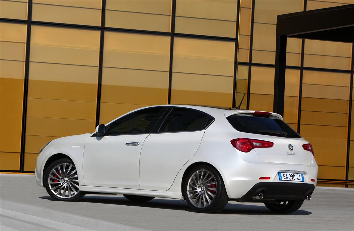 https://blogger.googleusercontent.com/img/b/R29vZ2xl/AVvXsEiIMmaQDYIkuQEYIEG9iFn7zYNgtYsvZT8EpaA2iLZiTZuAb4V2jAGY8Rhu6Rz5oY1dbP8D4lnfBRwhM2daKfI851lHR0afaneNHoGq8oeMWap8MeRGX6194ZplUgdpQk5tn2cfoaC8pfs/s1600/2011-Alfa-Romeo-Giulietta-Rear-Side-View.jpg