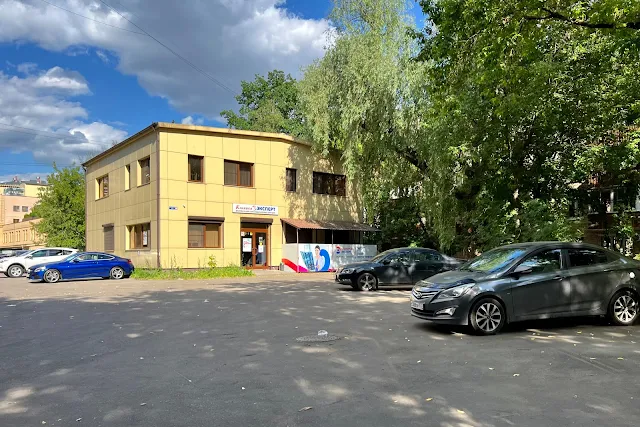 Кутузовский проспект, дворы, клиника «Эксперт» (бывший магазин Продукты)