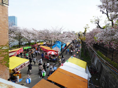 桜之宮公園の桜並木　屋台