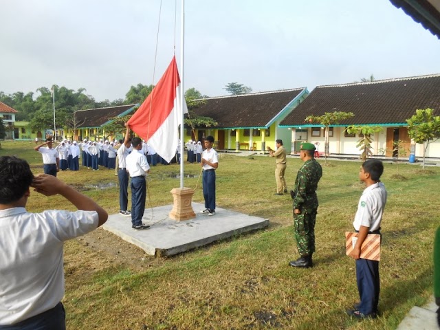 DANRAMIL 01 SUKOHARJO PEMBINA UPACARA DI PONPES LAILATUL QODAR