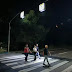 Iluminador de faixa de pedestre é testado em avenida de Manaus