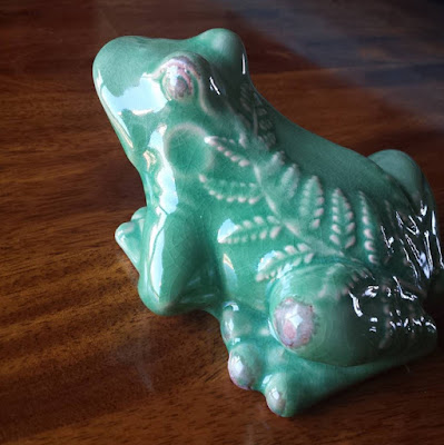 Green pottery frog : I kissed a frog and found my prince! http://kelleylynne.blogspot.com