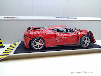 Miniatura Ferrari 458 Italia batida mini crashed car