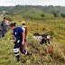 Motorista morre após caçamba cair em ribanceira na BR-101