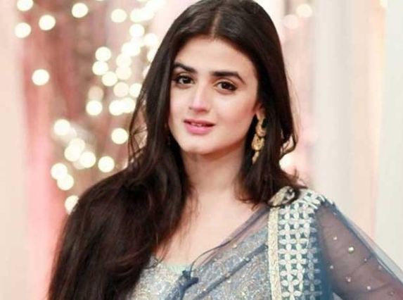 Hira Mani's satire on women who support the slogan 'Warm up your own food'