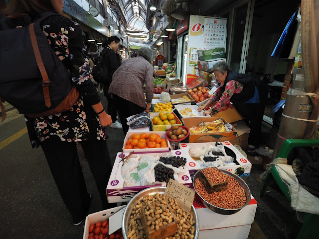 Fruit stall at Tongin Market (통인시장) 