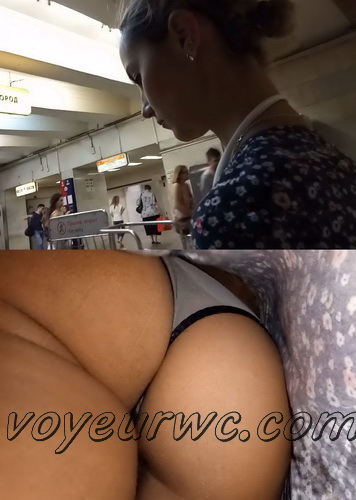 Upskirts 4804-4808 (Secretly taking an upskirt video of beautiful women on escalator)