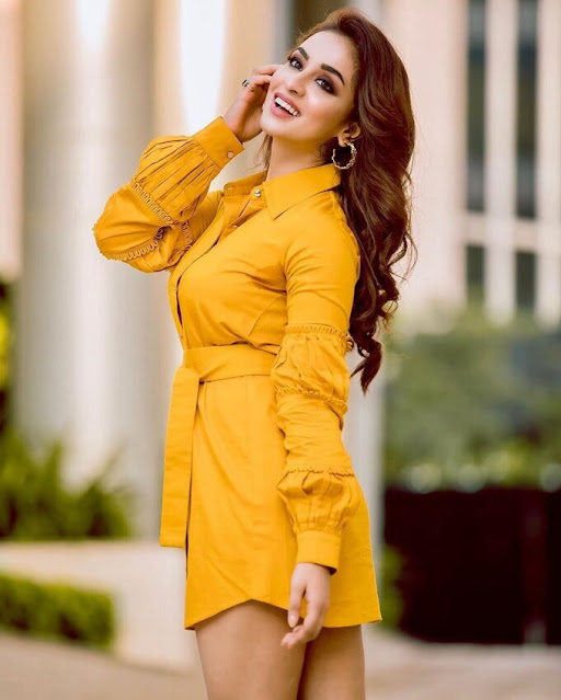 Muskaan Sethi latest photoshoot pics in yellow short dress