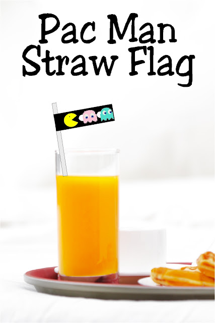 Dress up your straws with a fun party decoration perfect for your Arcade Video game party.  This free printable is an easy way to add a little bit of Pac Man fun.  #arcadeparty #videogameparty #pacman #80sparty #diypartymomblog