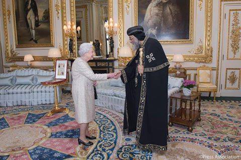 ملكة بريطانيا إليزابيث الثانية تستقبل البابا تواضروس الثاني على هامش زيارة قداسته الحالية لإنجلترا   شاهد الفيديو ↓. .↓. .↓. .↓