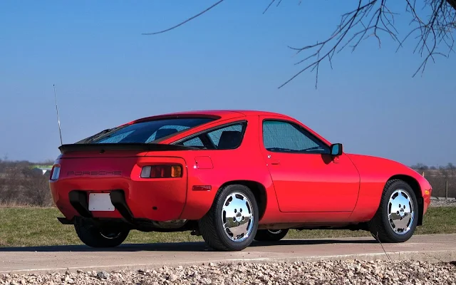 Porsche 928