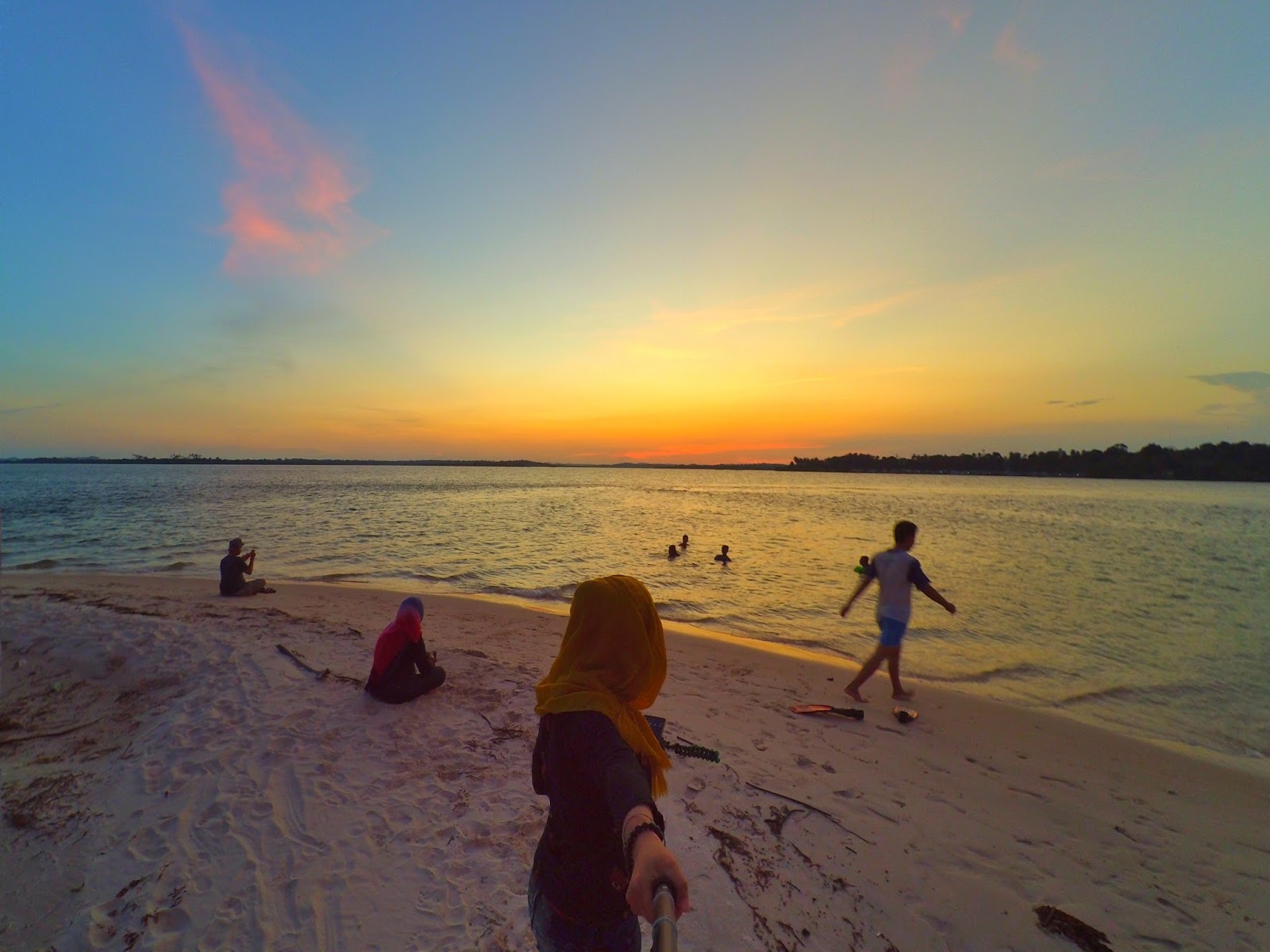 Gambar Wanita Berhijab Di Pantai Sunset Rahman Gambar