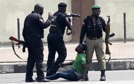 Drama as Angry Man Holds on to a Police Inspector's Uniform and Headbutts Him in Broad Daylight