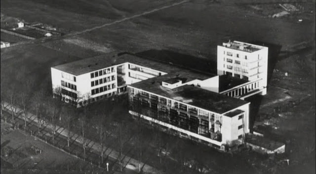 Edificio de la Bauhaus en Dessau | Walter Gropius | Clásicos de la Arquitectura 