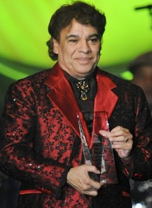 Juan Gabriel recibe el premio a la Persona del año 2009