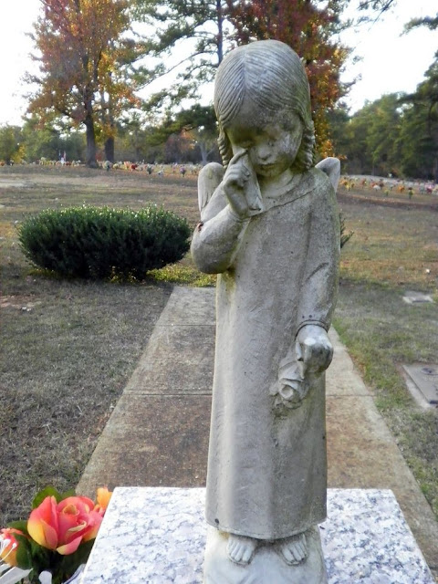 Ángel en el Cementerio Macon Memorial Park.