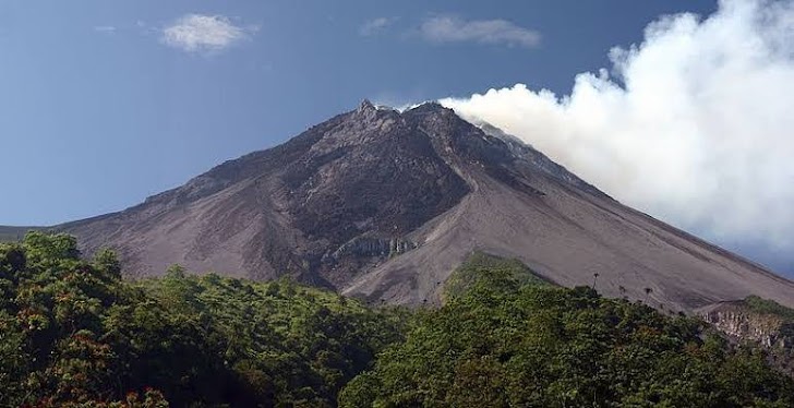 Jangkauan Awan Panas Merapi Semakin Jauh