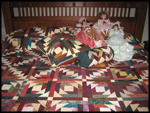 Pineapple king and pillows 2007