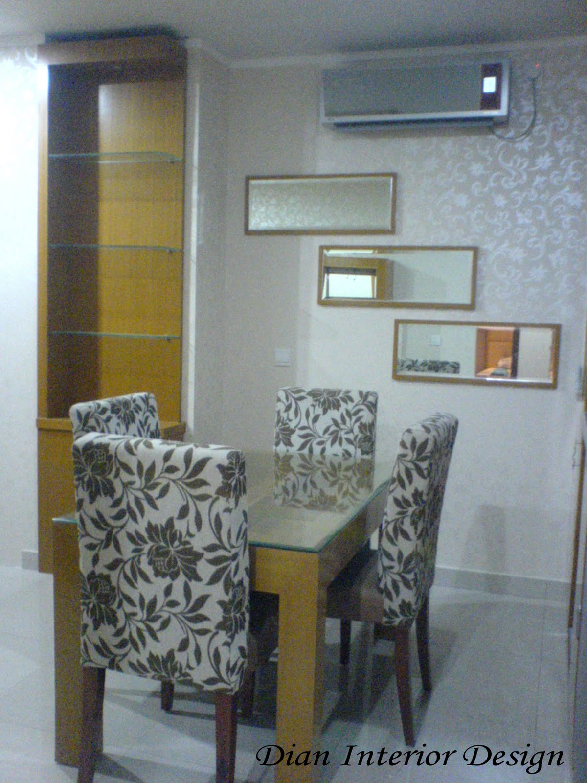  MEJA MAKAN APARTEMEN  Dian Interior Design