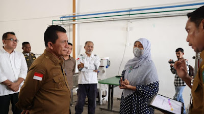 Gubernur Tinjau Langsung Pusat Sterilisasi Produk Makanan di Batam Center