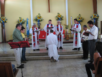 Instalación nuevo pastor capellán - foto: Carlos Figueroa, Fabiola Vásquez, Félix Galicia y José Figueroa (09/03/08)