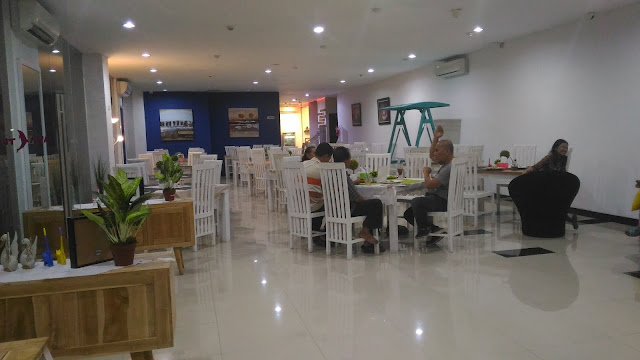 Laut Jawa, Restoran Laut Jawa, Resto Laut Jawa, Laut Jawa Resto, Laut Jawa Restoran, Laut, Jawa, Ruangan di Restoran Laut Jawa, Ayunan Restoran Laut Jawa, Suasana Restoran Laut Jawa, AC Laut Jawa