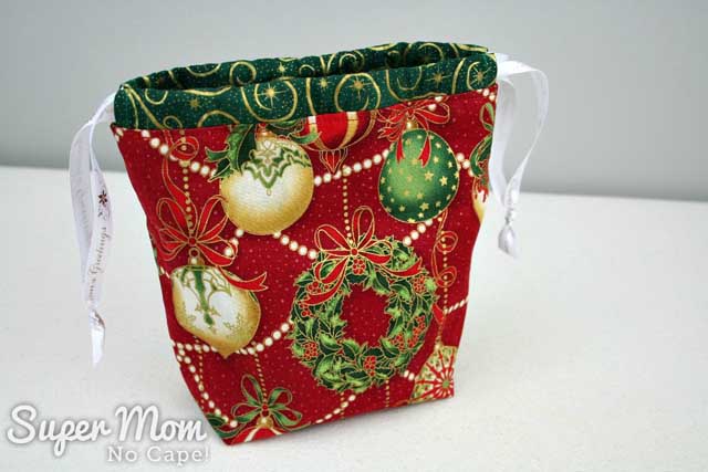 Make a drawstring gift bag with a divider - Super Mom No Cape!