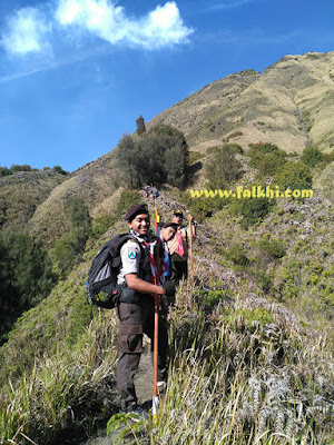 mendaki gunung batok