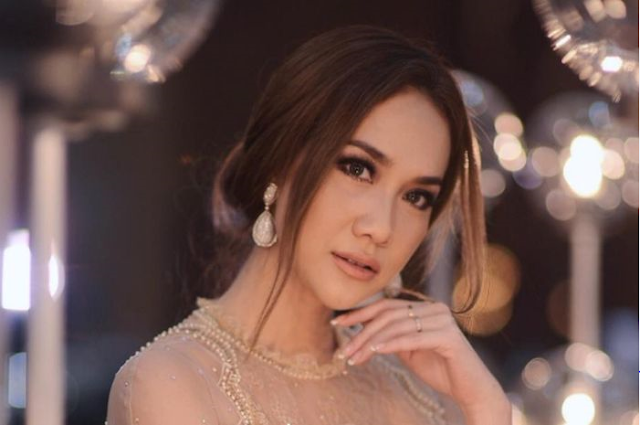 DOWNLOAD KUMPULAN LAGU  BUNGA  CITRA LESTARI TERNEW MP3 