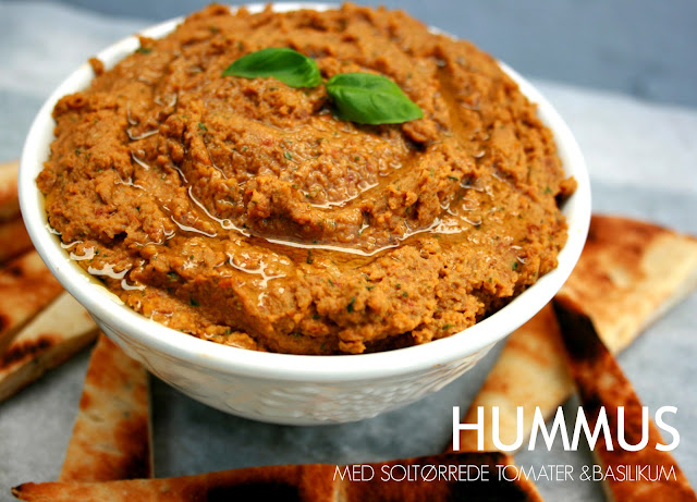 Hummus med soltørrede tomater og basilikum - Mit livs kogebog