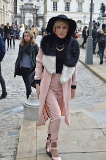 London Fashion Week Fashionista rocks alubricious FEDORA