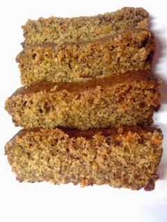 Budín vegano sin gluten de zanahoria, naranja y jengibre.