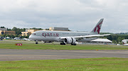 Qatar Airways tiene su sede y principal base de operaciones en Doha, . (qatar airways' new boeing flies into farnborough)