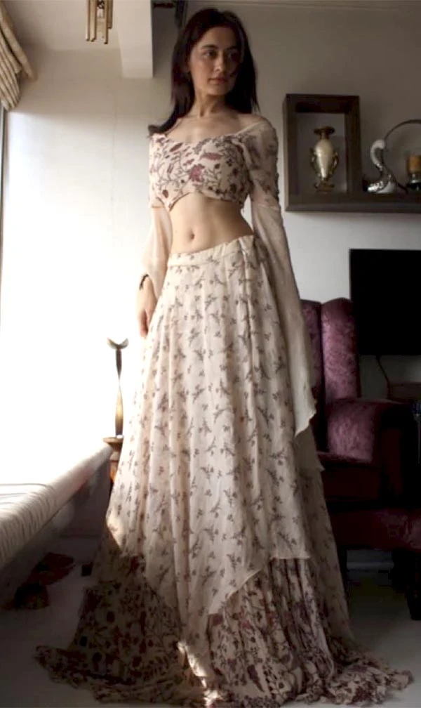 Sanjeeda Shaikh navel slim waist indian outfit